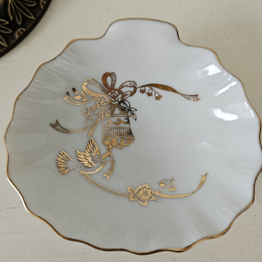 Lefton shell-shaped wedding dish